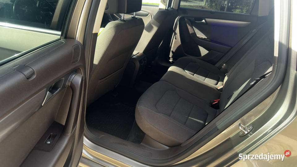 Volkswagen Passat B7 20 Kombi TDI 140 DSG 2013 lakier metallic śląskie Czekanów