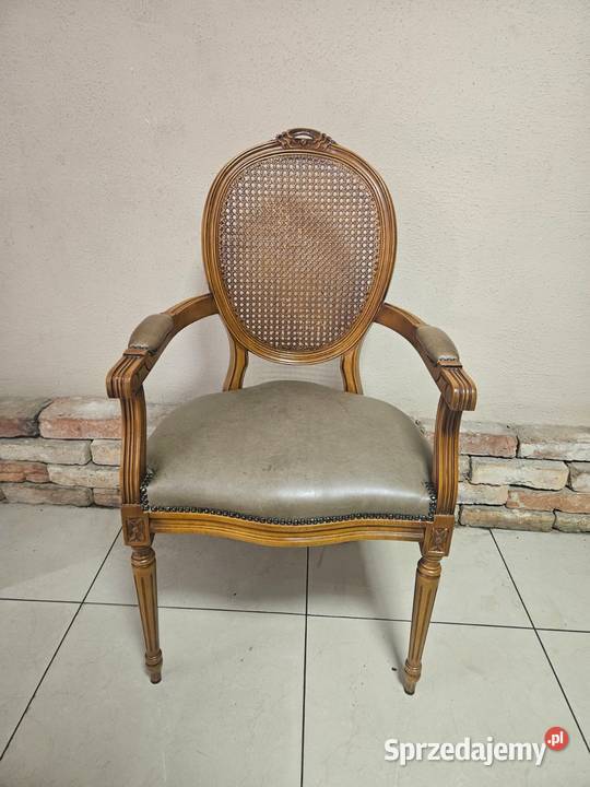 Stylowy pięknie zdobiony fotel KLASYKA Pszczyna