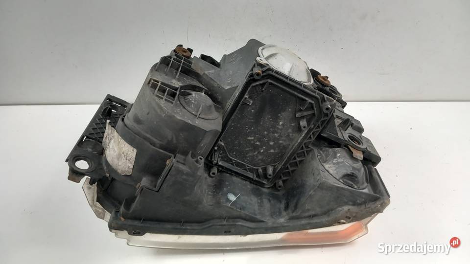 LAND ROVER DISCOVERY III L319 LAMPA PRZÓD PRAWA osobowe Zbierkowo