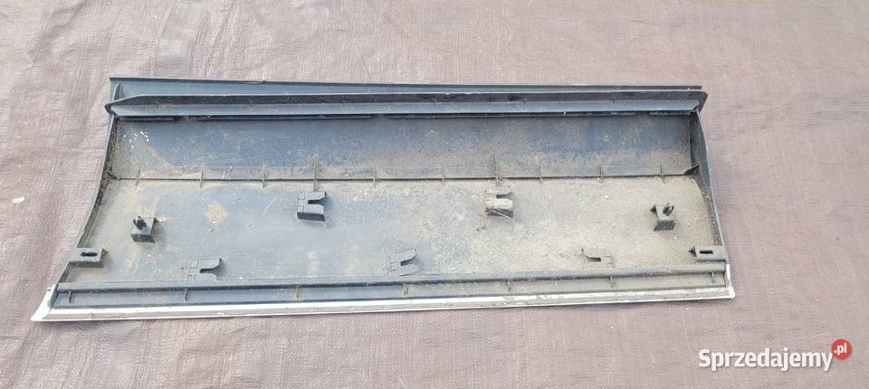 VW TIGUAN 5NA LISTWA DRZWI PRAWY TYŁ osobowe