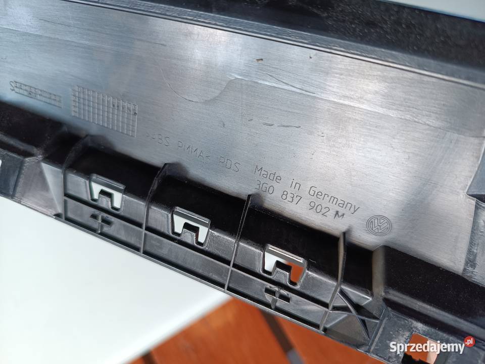 Listwa drzwi prawy przód Passat B8 3G0837902M osobowe Turek