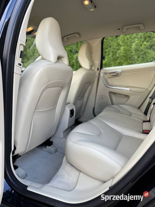 Sprzedam Volvo XC60 wersja Momentum produkcji elektryczne szyby Chojnice