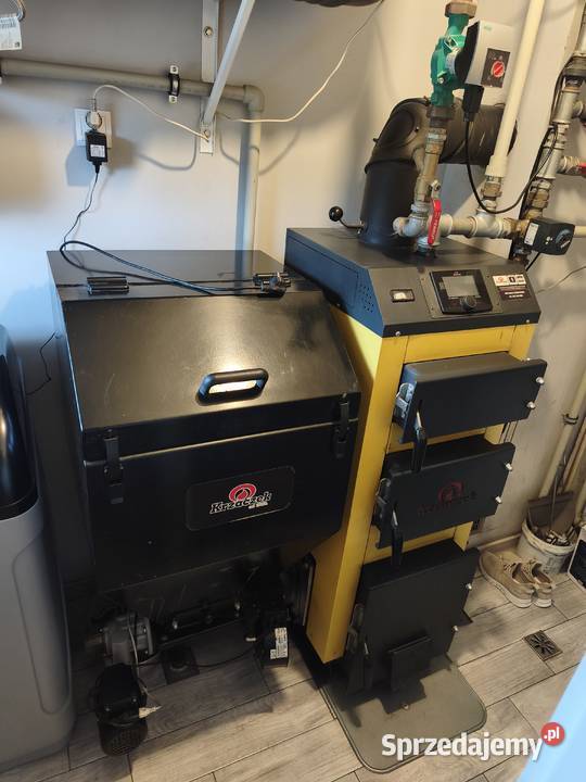 Sprzedam kocioł CO na ekogroszek i drewno Krzaczek SKP 3D-14 o mocy 14 kW.
