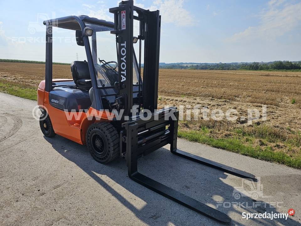 Wózek Widłowy TOYOTA 7FDF25 TOYOTA 8FD25 widlak