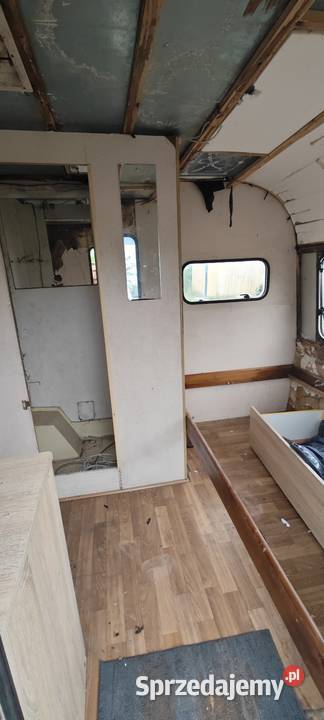 Przyczepa kempingowa Avondale Custom 5m w środku Kraków