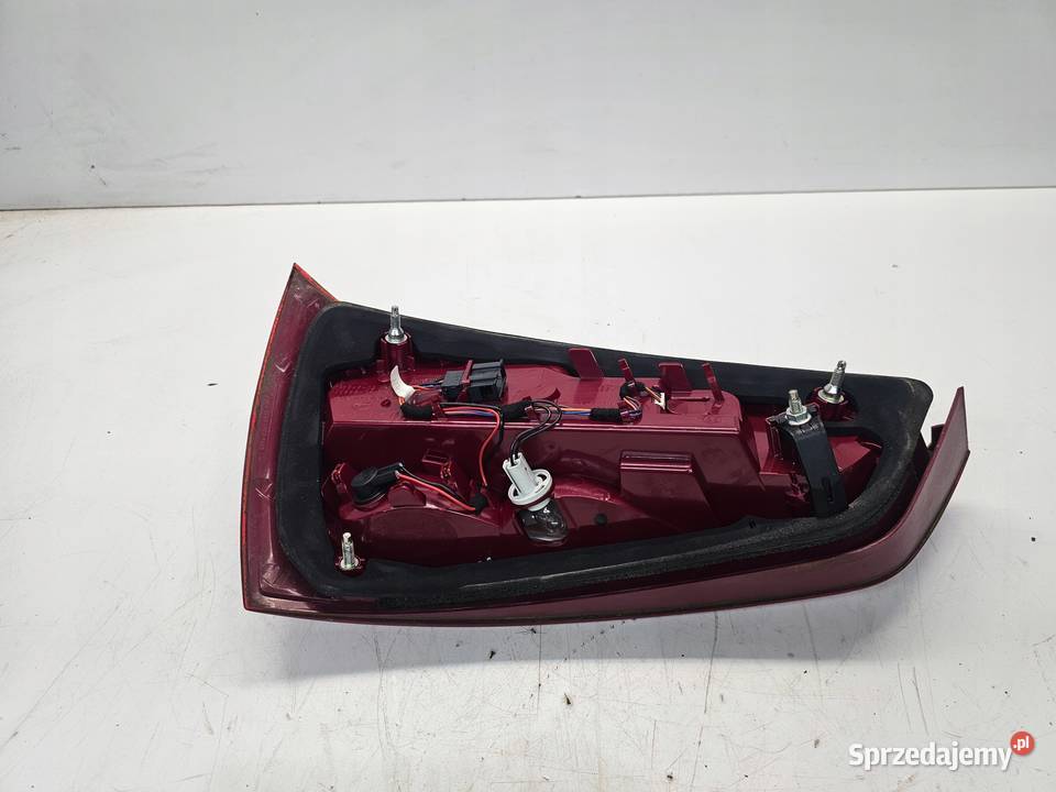 LAMPA PRAWY TYŁ W KLAPĘ AUDI A1 8X3 8X0945094E Przystajń