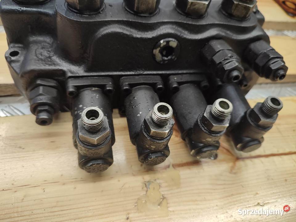 Rozdzielacz hydrauliczny Manitou MRT 1339 Części wielkopolskie sprzedam