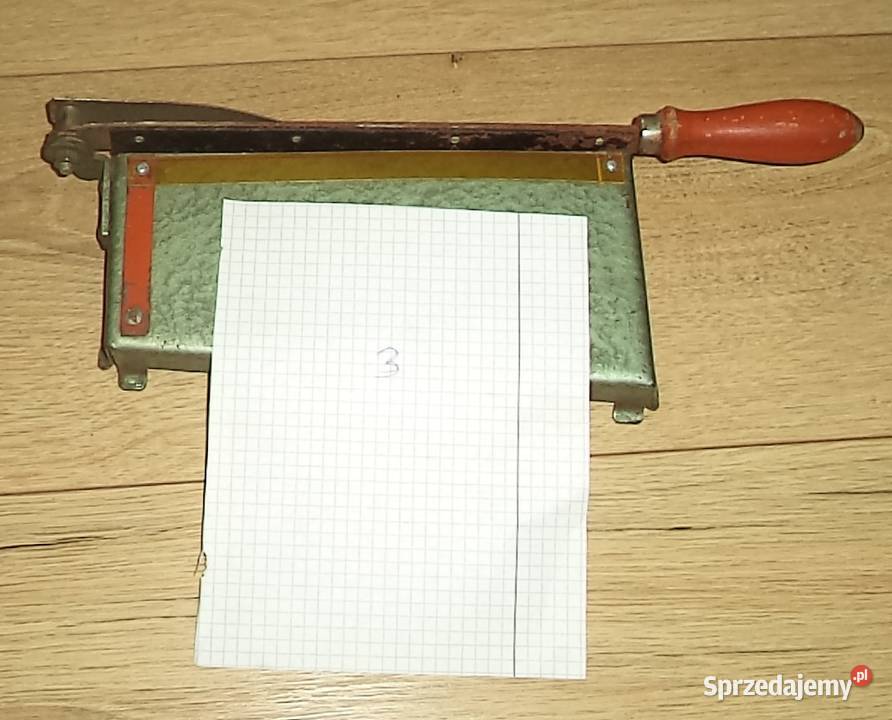 Stara gilotyna wycinarka do zdjęć papieru 3
