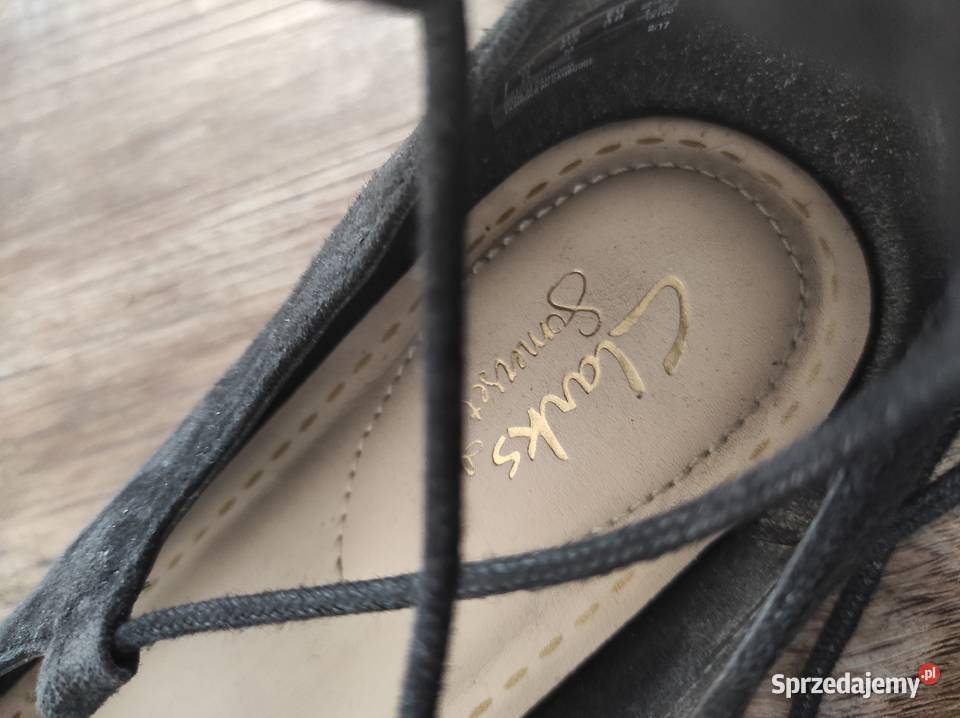 wiązane buciki clarks 38 Białka