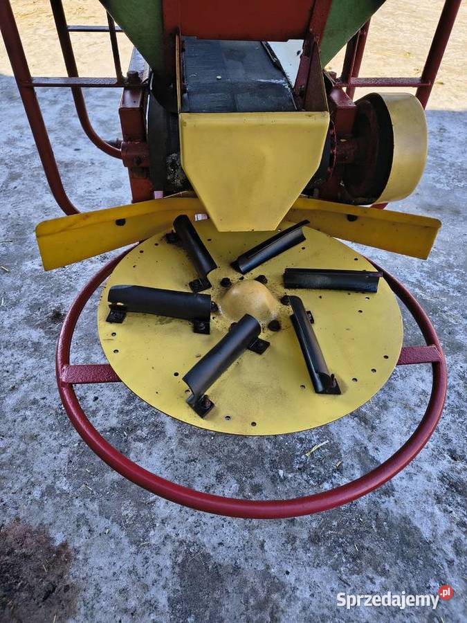 Rozsiewacz nawozu MOTYL NO31M1 do wapn soli Wielgomłyny