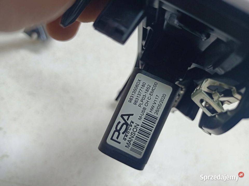 GNIAZDO USB PANEL ŁADOWARKI PEUGEOT 2008 II 20R świętokrzyskie Skarżysko-Kamienna