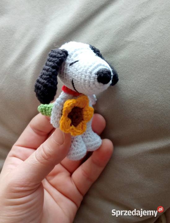 Piesek Snoopy wykonany na szydełku