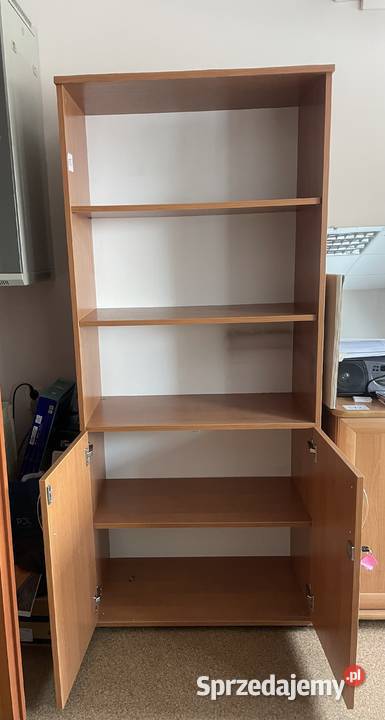Regał z półkami i zamykaną częścią Tychy