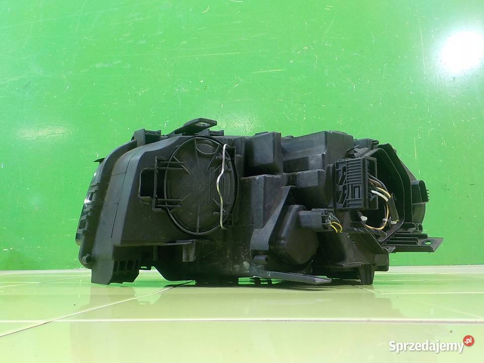 BMW X3 E83 25 B AUT 06r lampa prawa przod Suków