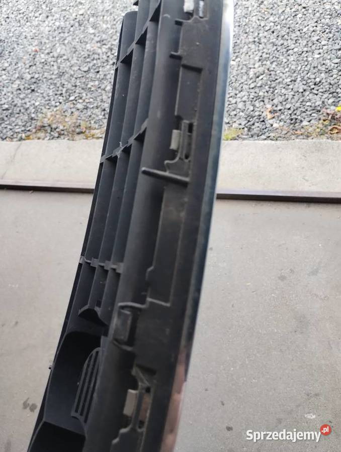Atrapa grill Audi A3 8l0807683 Śrem
