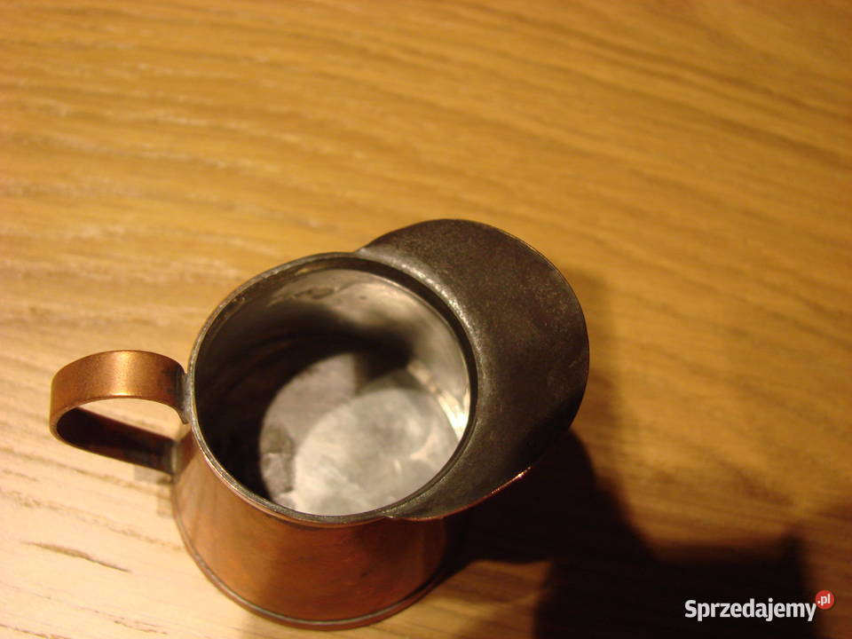 mały miedziany dzbanek Kolekcje Pruszcz Gdański