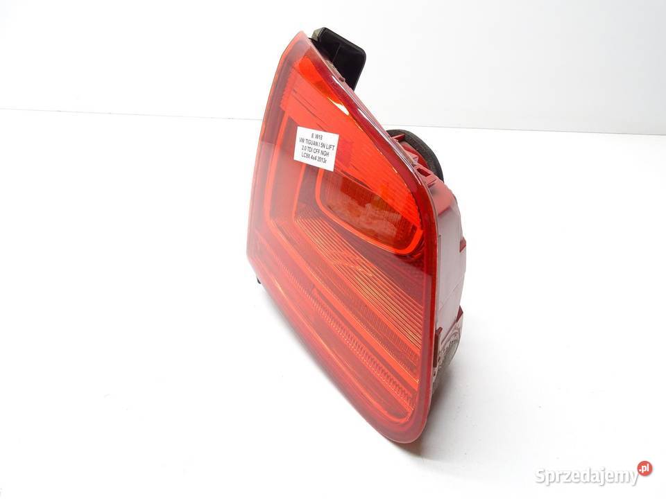 LAMPA LEWA LEWY TYŁ TYLNA W KLAPE 5N0945309 VW