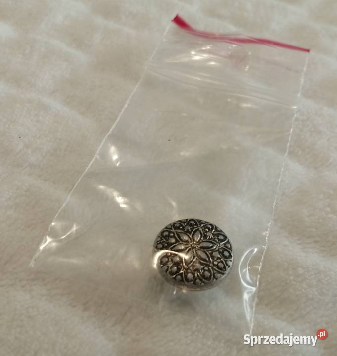 Ozdobny guzik na stopce okrągły 15mm 36
