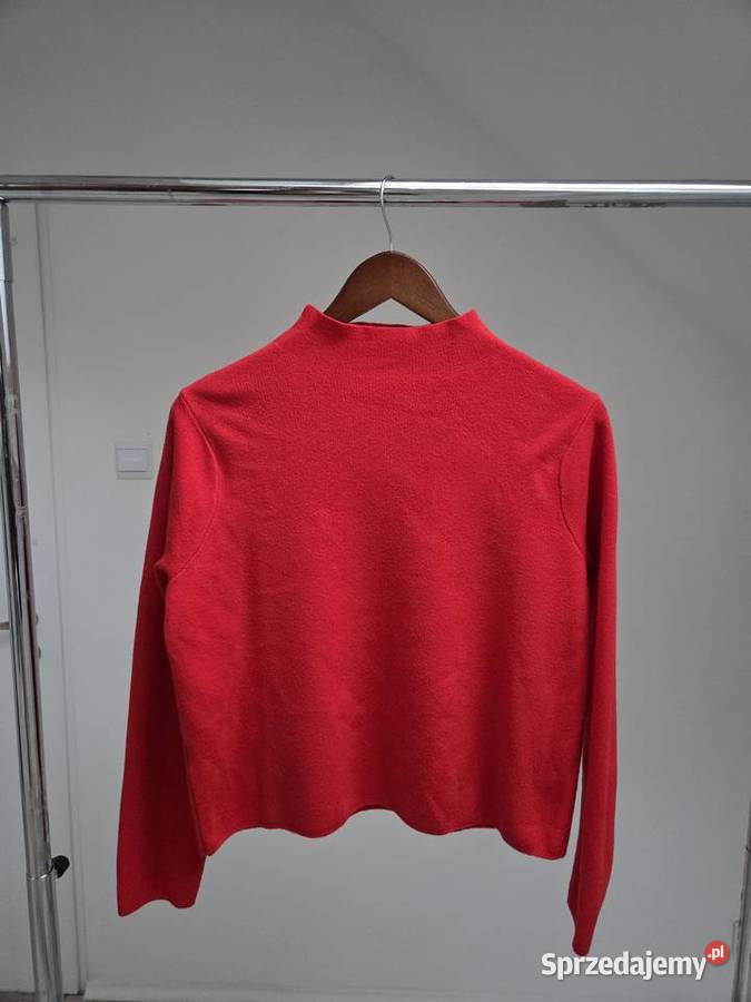 Czerwony sweter ze stójką golf wiskoza Liszki