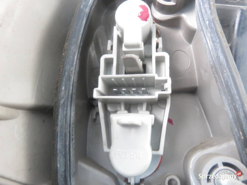 LAMPA PRAWA TYLNA FORD MONDEO IV 7S7113404B