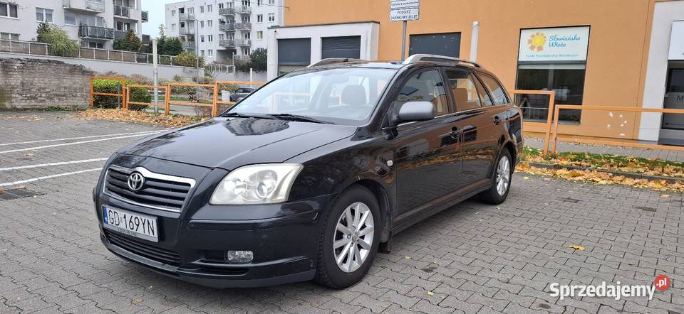 Sprzedam Toyotę Avensis t25 18 benzyna kombi 1800cm3 sprzedam