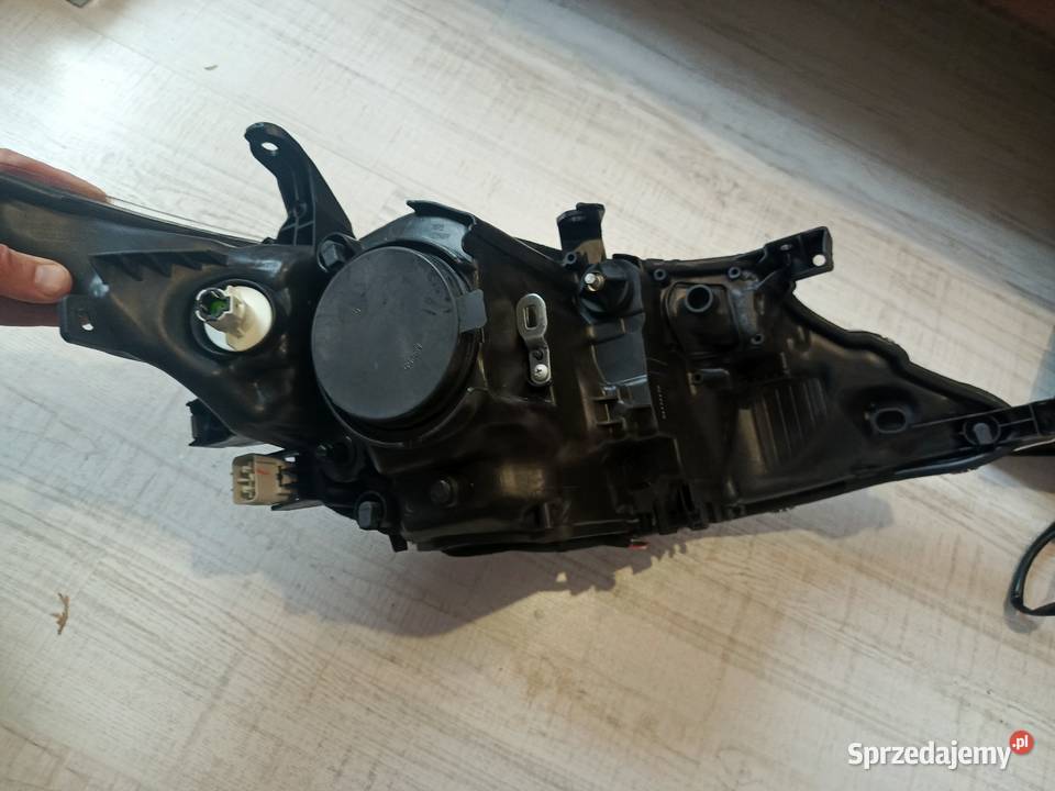 Lampa lewa Yaris Avensis Toyota Bielsko-Biała sprzedam
