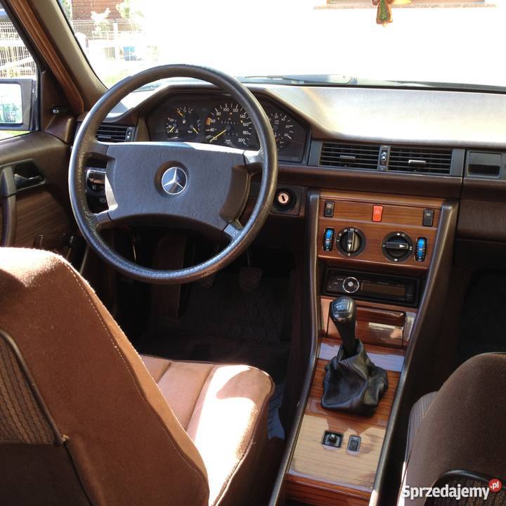 Mercedes W124 250D sedan 1988r wąska listwa Legnica