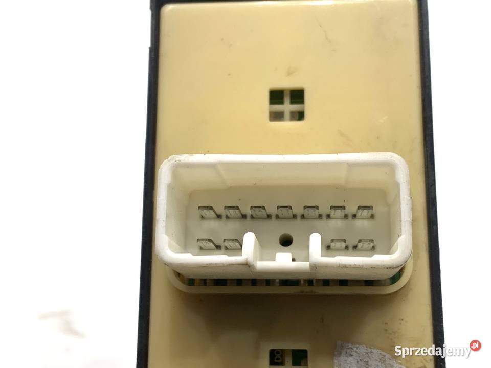 PRZEŁĄCZNIK SZYB HYUNDAI SANTE FE I 9357026100