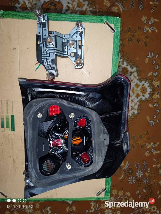 Lampa tylna prawa Toyota Avensis t25 sedan 2004r Warszawa