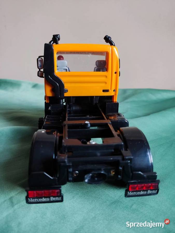 Model samochodu zabawka MercesesBenz Unimog U300 sprzedam