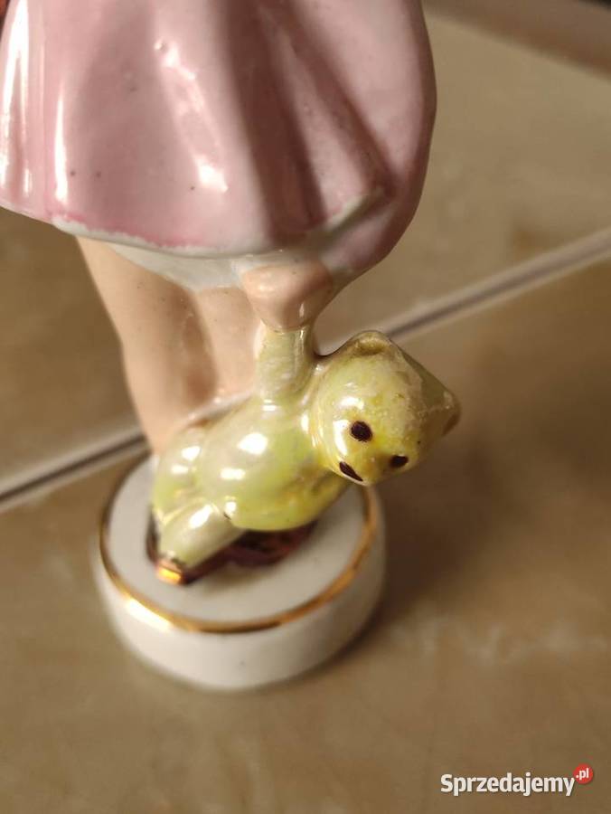 Figurka Dziewczynka z misiem i piłką Steatyt Z