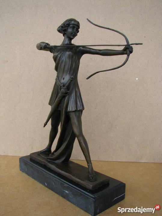 Kobieta z łukiem bogini łowów figura z brązu Kraków