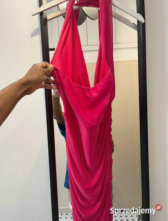 Różowa falbaniasta mini dopasowana sukienka sprzedam