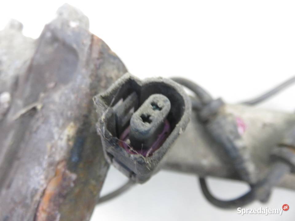 ZWROTNICA PRZEDNIA PRAWA AUDI A4 B6 18 T Piasty i łożyska kół