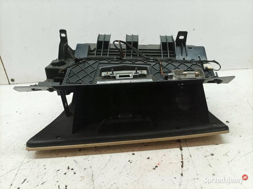 SCHOWEK PRAWY PASAŻERA DESKI JASNY E91 7075479