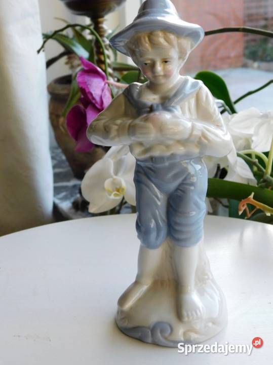 Figurka chłopca trzymającego owoc 482	Fiaf Szczecin