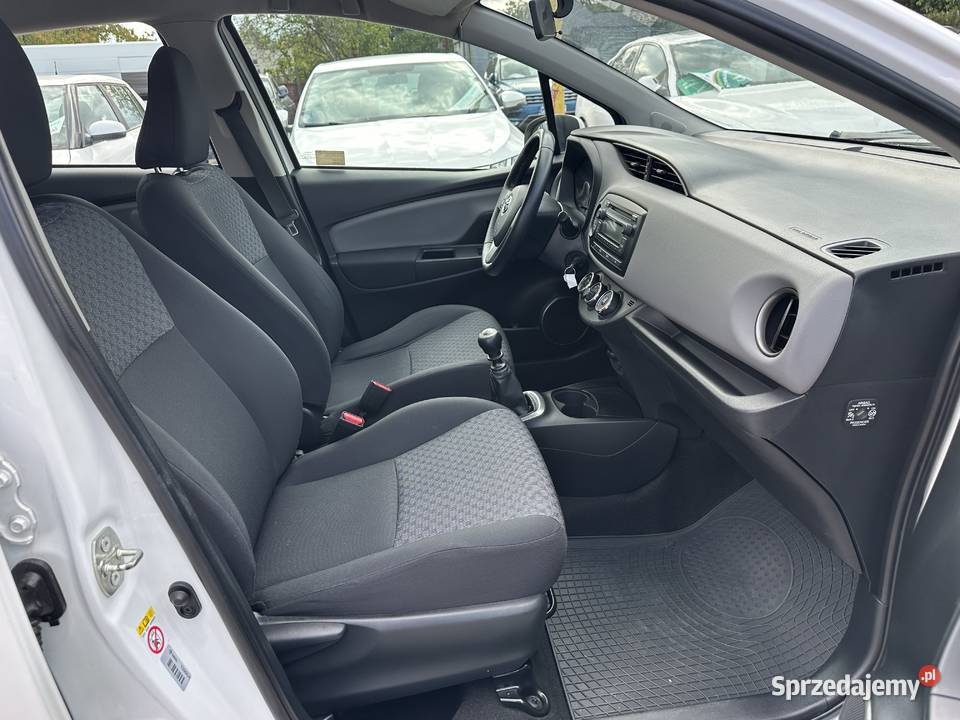 Toyota Yaris 13 be 996 biegów Klima Salon Zarejestrowany w Polsce Warszawa sprzedam