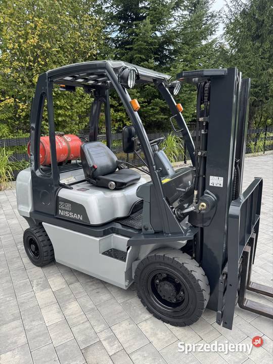 Wózek widłowy Nissan 25 t triplex wolny skok Wilkołaz-Stacja Kolejowa sprzedam