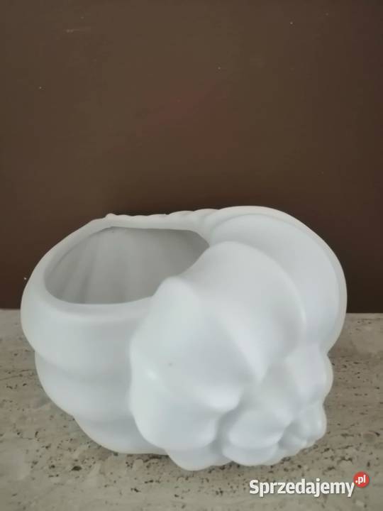 Piękna szkatułka puzderko z porcelany