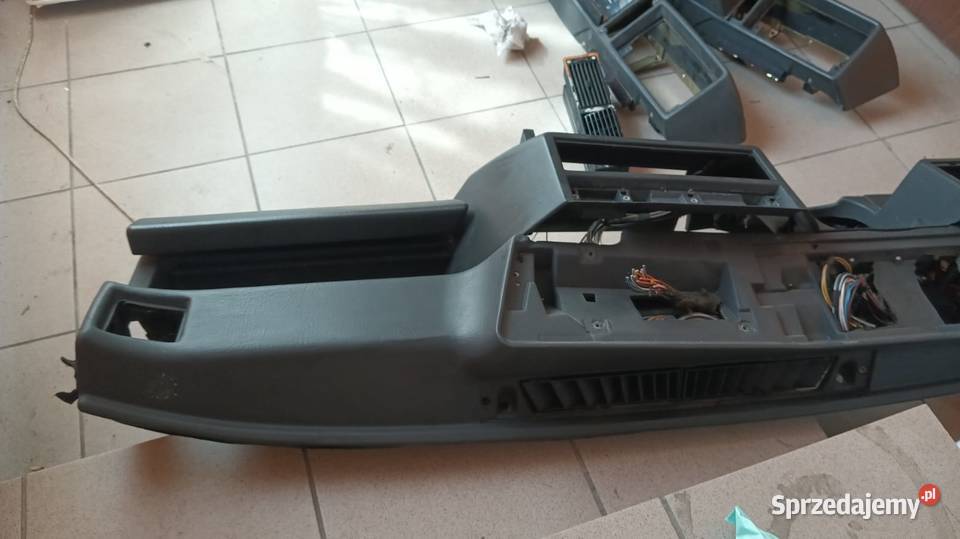 Deska rozdzielcza Alfa Romeo 75 osobowe Okrajnik
