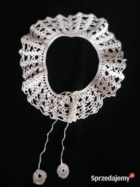 Kołnierzyk szydełkowy z białych niciRękodzieło