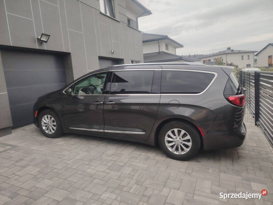 Chrysler Pacifica 2019 Benzyna LPG niski relingi dachowe Książenice sprzedam