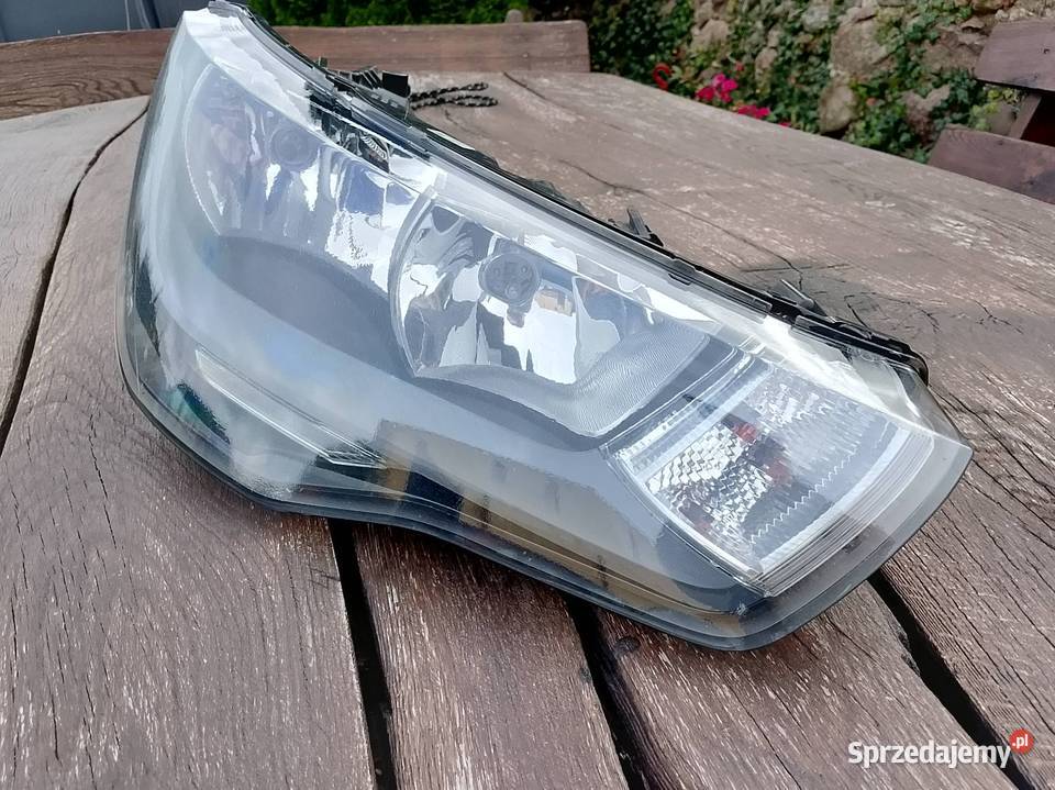 Reflektor prawy Audi A1 8x dolnośląskie