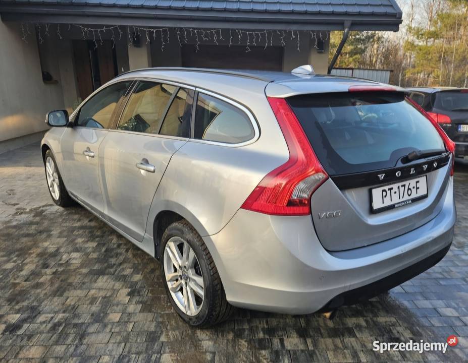 Volvo V60 16D 115 2012 Bogate wyposażenie manualna Czarna Białostocka