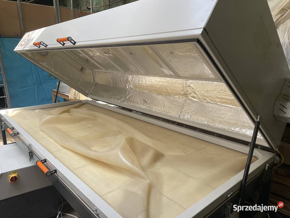 Prasa próżniowa membranowa czeskiej firmy Adamik