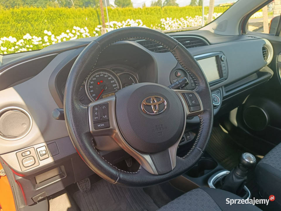 Toyota Yaris FL 10VVTi 69 Eu6 Klima Navi III światła do jazdy dziennej śląskie sprzedam