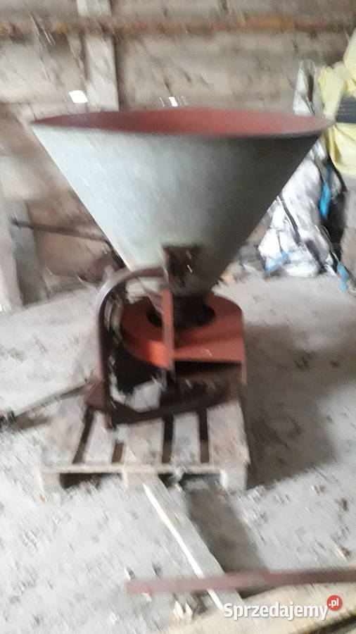 rozsiewacz nawozów lejek 300 nieuszkodzony Kaliszany-Kolonia