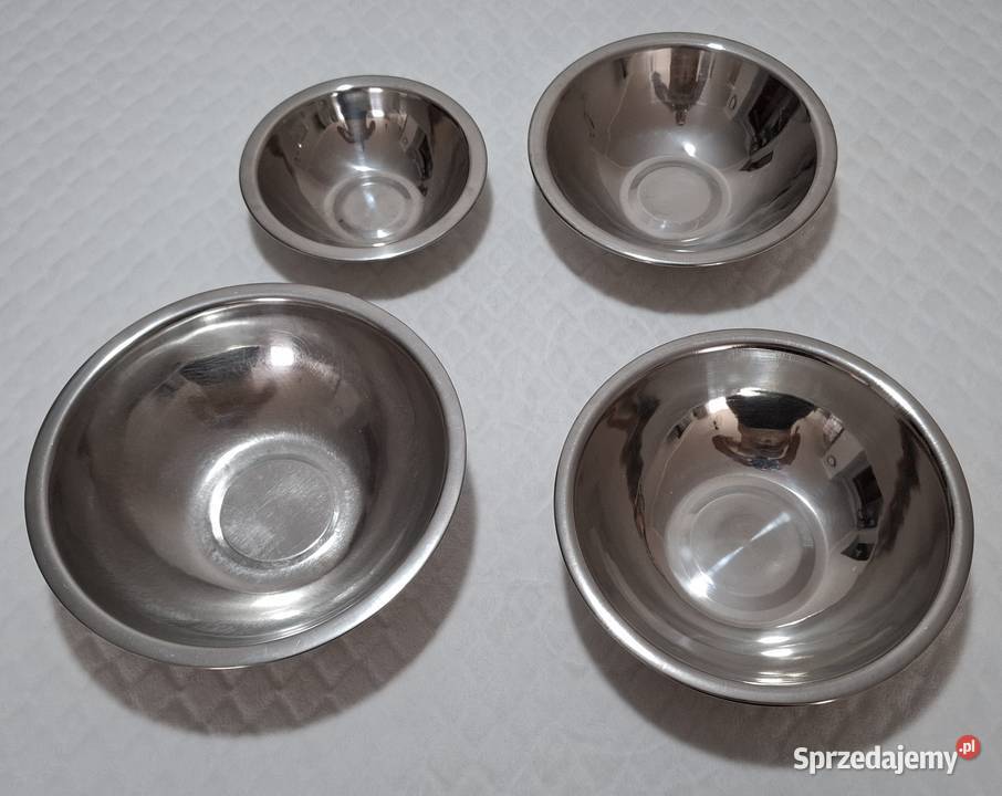 Zestaw czterech metalowych misek 1623 47 4 Miski Czeladź