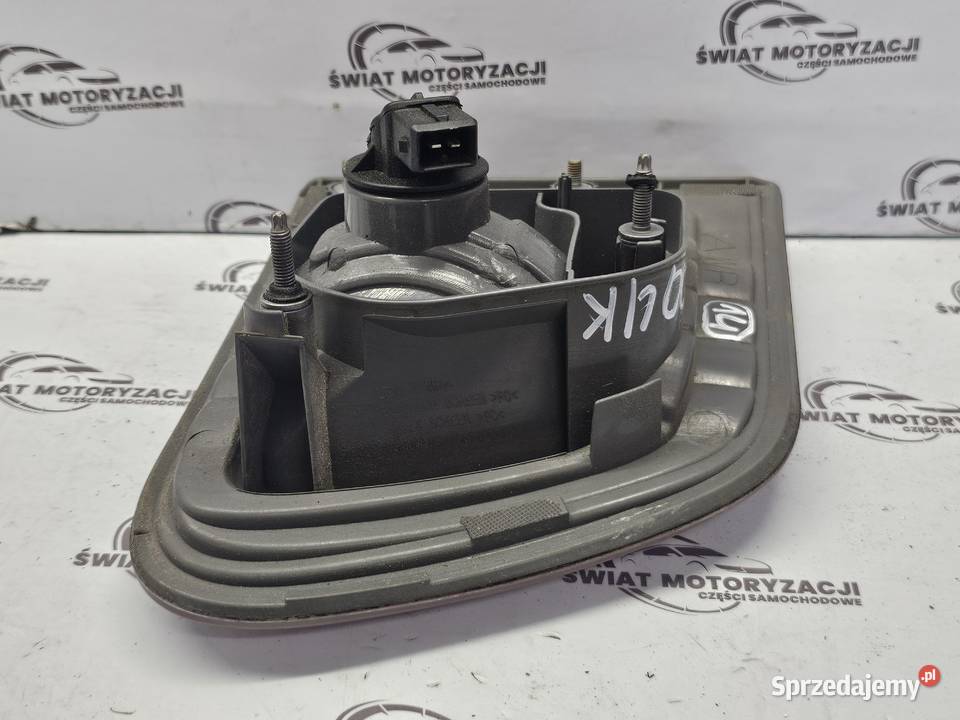 TOYOTA AVENSIS T27 III 10r lampa prawa tył w Oświetlenie