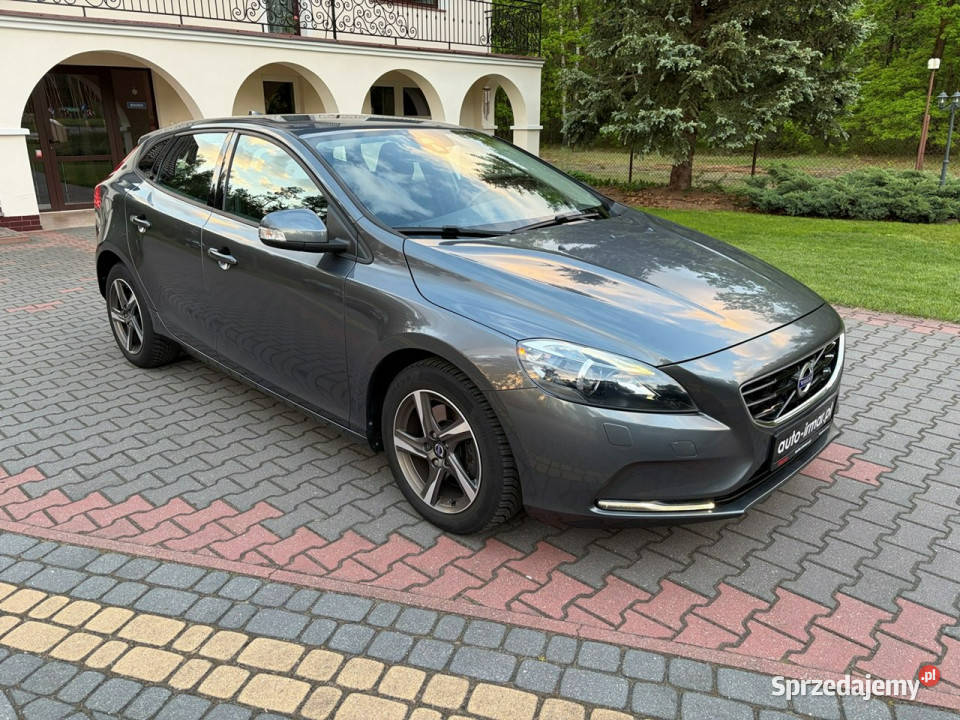 Volvo V40 16 T2 Xenony LEDy Licznik cyfrowy sprzedam
